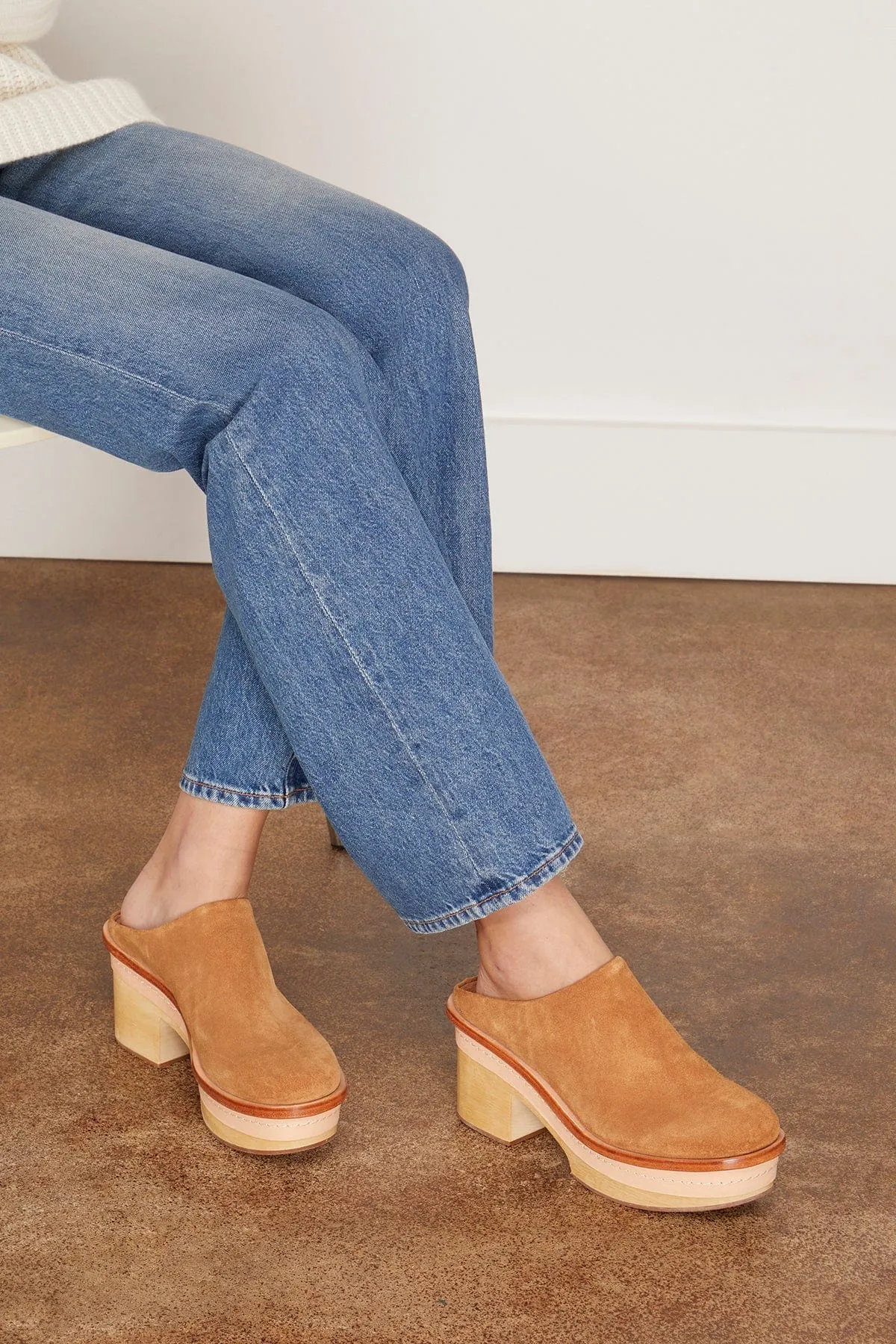 Sesley Clog in Latte