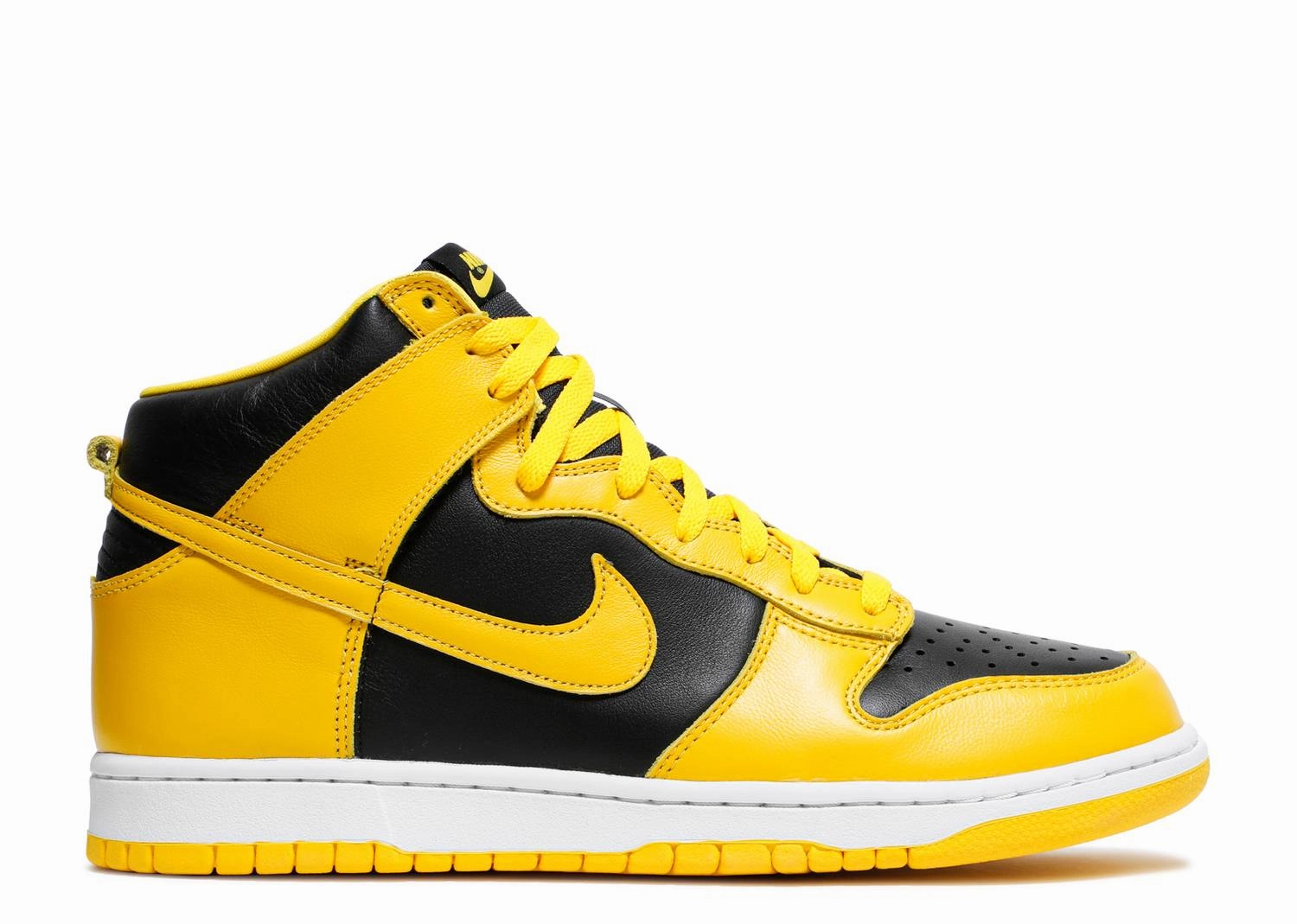 Nike Dunk High SP "Varsity Maize" (Wilmington Location) running in a butte area shoes Charity run