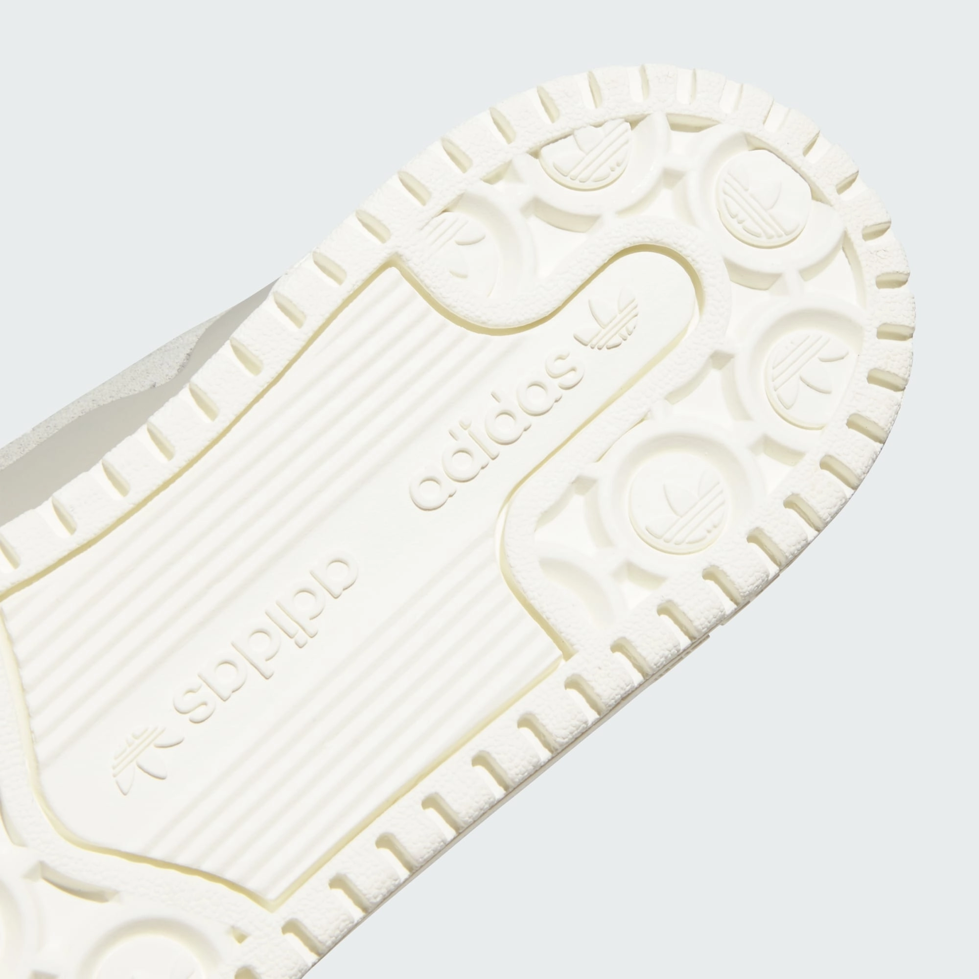 Mid Top Design Chill Look ZAPATILLA ADIDAS ORIGINALS FORUM BOLD STRIPE