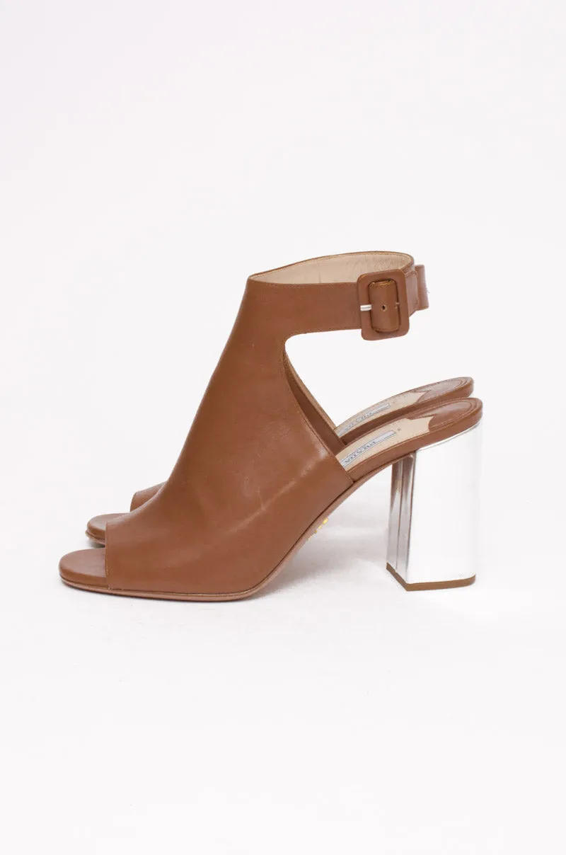 SILVER HEEL PUMPS