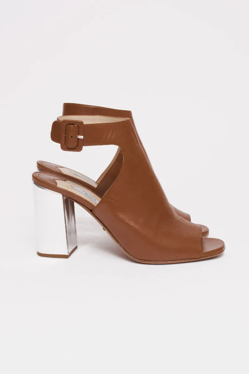 SILVER HEEL PUMPS