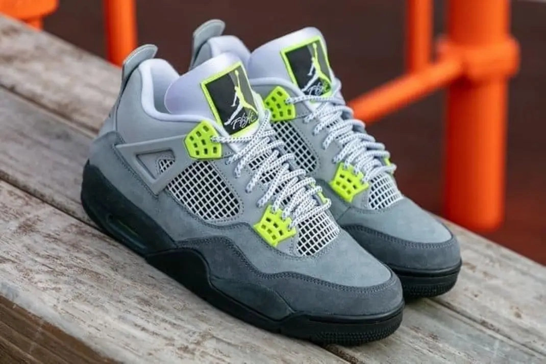Jordan 4 Retro SE 95 Neon Contoured Sole