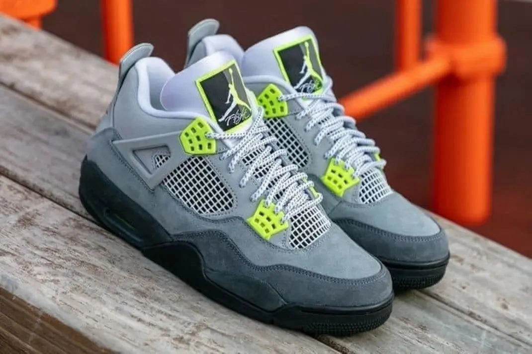 Gym Training Jordan 4 Retro SE 95 Neon