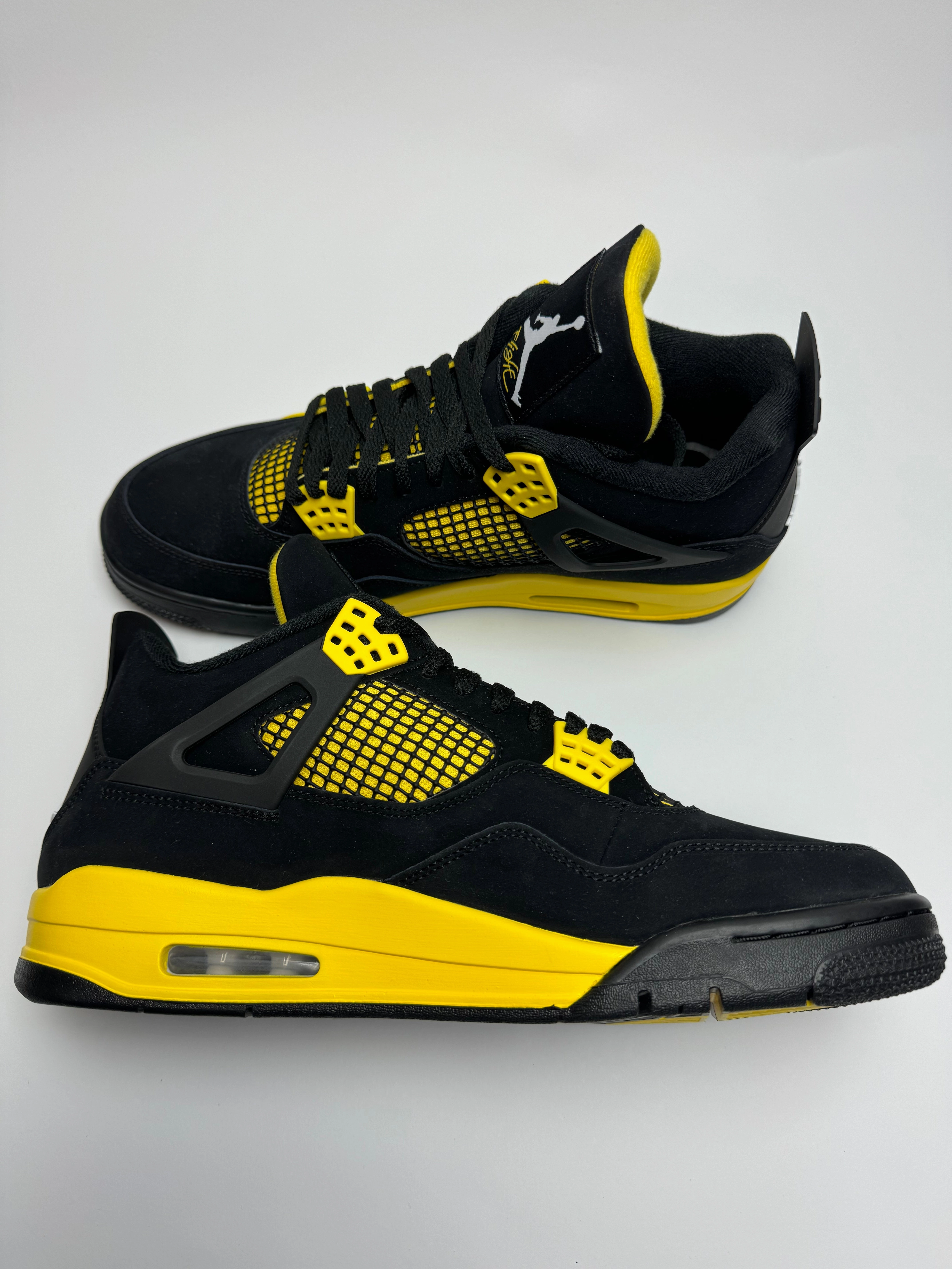 tile - floor shoes Air Jordan 4 "Thunder"