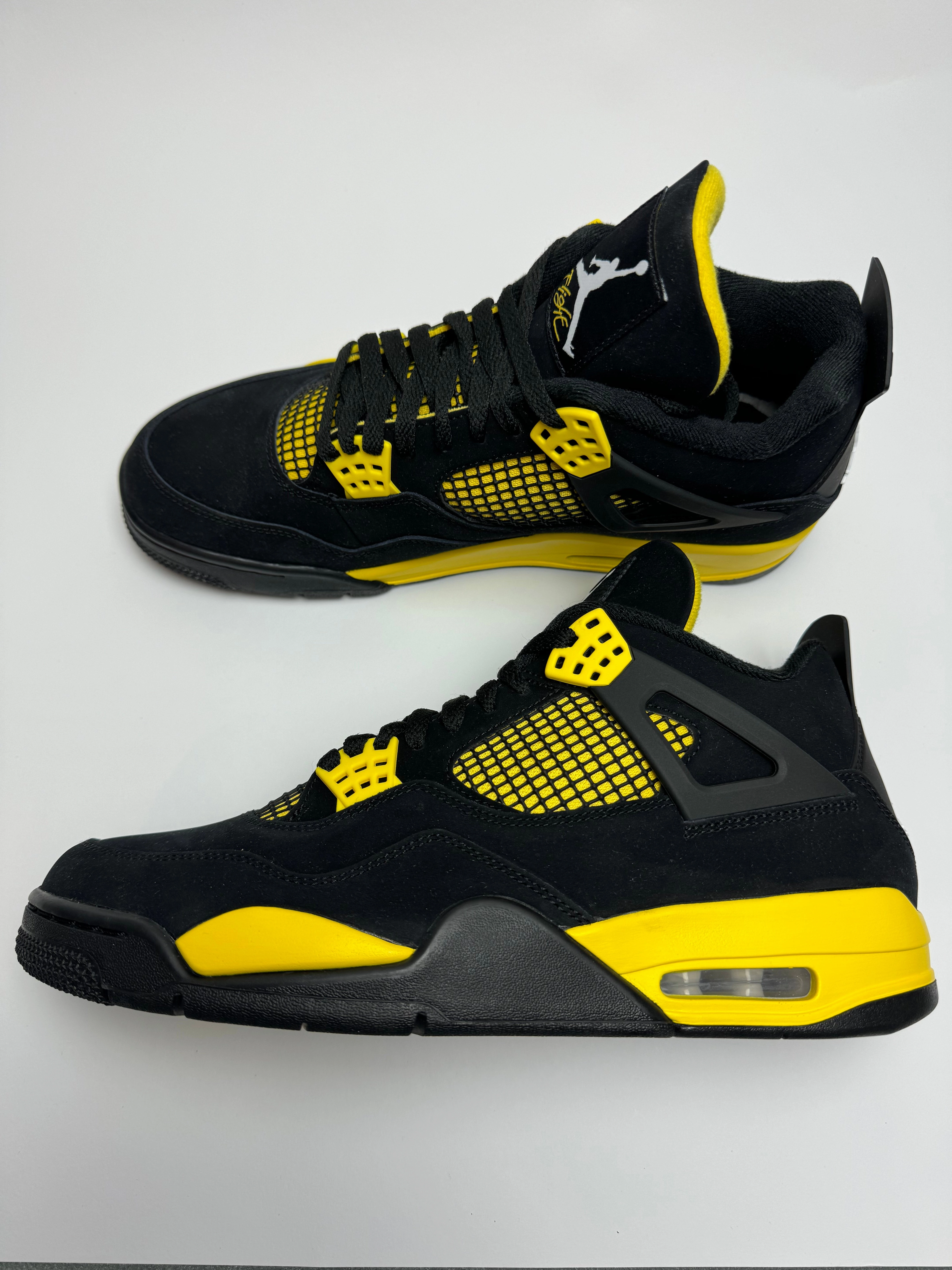 Air Jordan 4 "Thunder" Slow Pace ergonomic