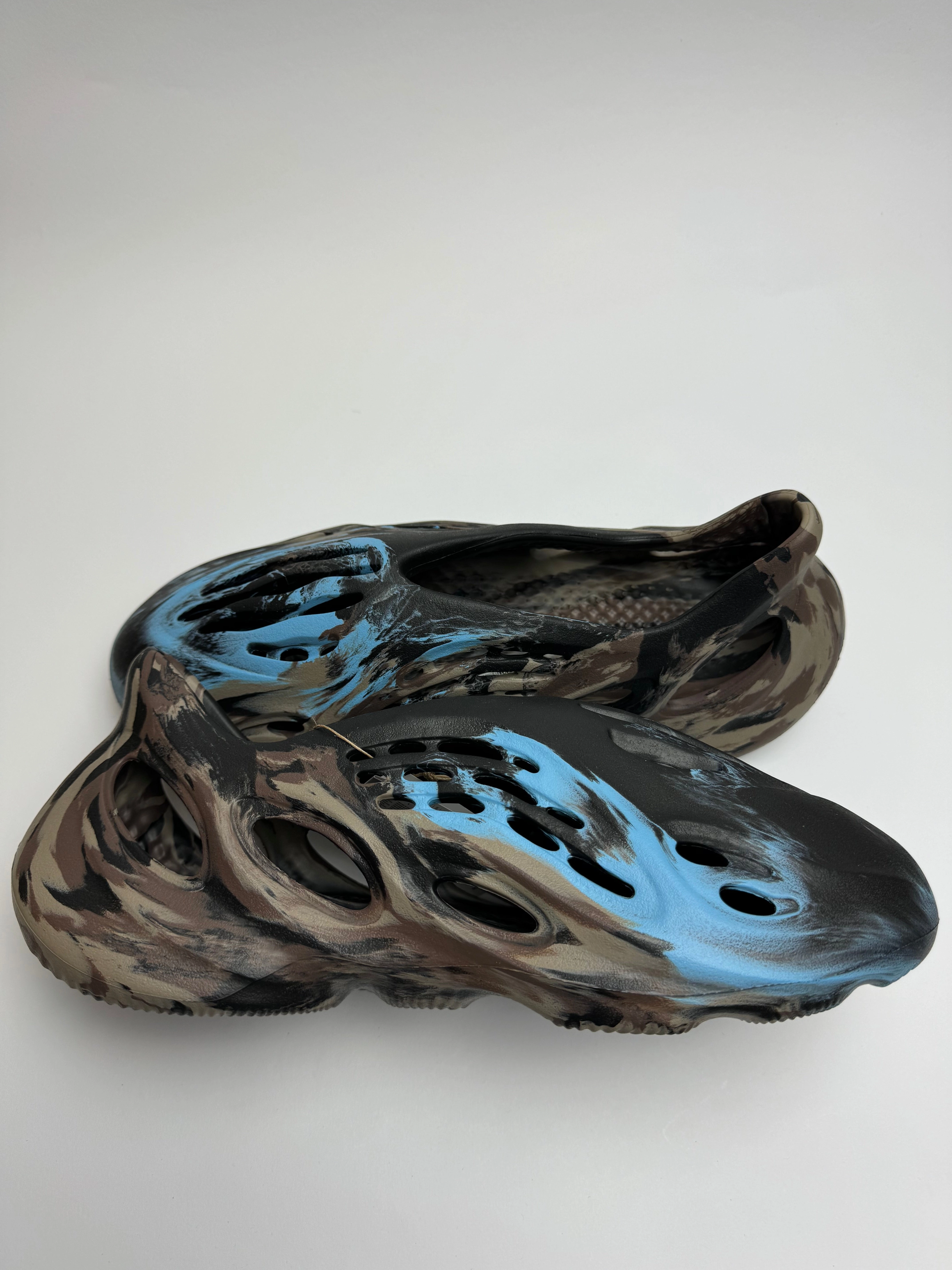 Heel Freedom Yeezy Foam RNNR "MX Cinder"