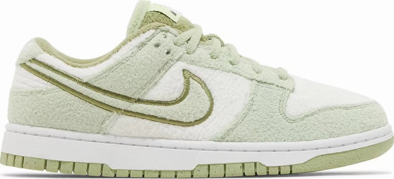Dunk Low 'Fleece - Honeydew' cross - country capable running in a levee area shoes
