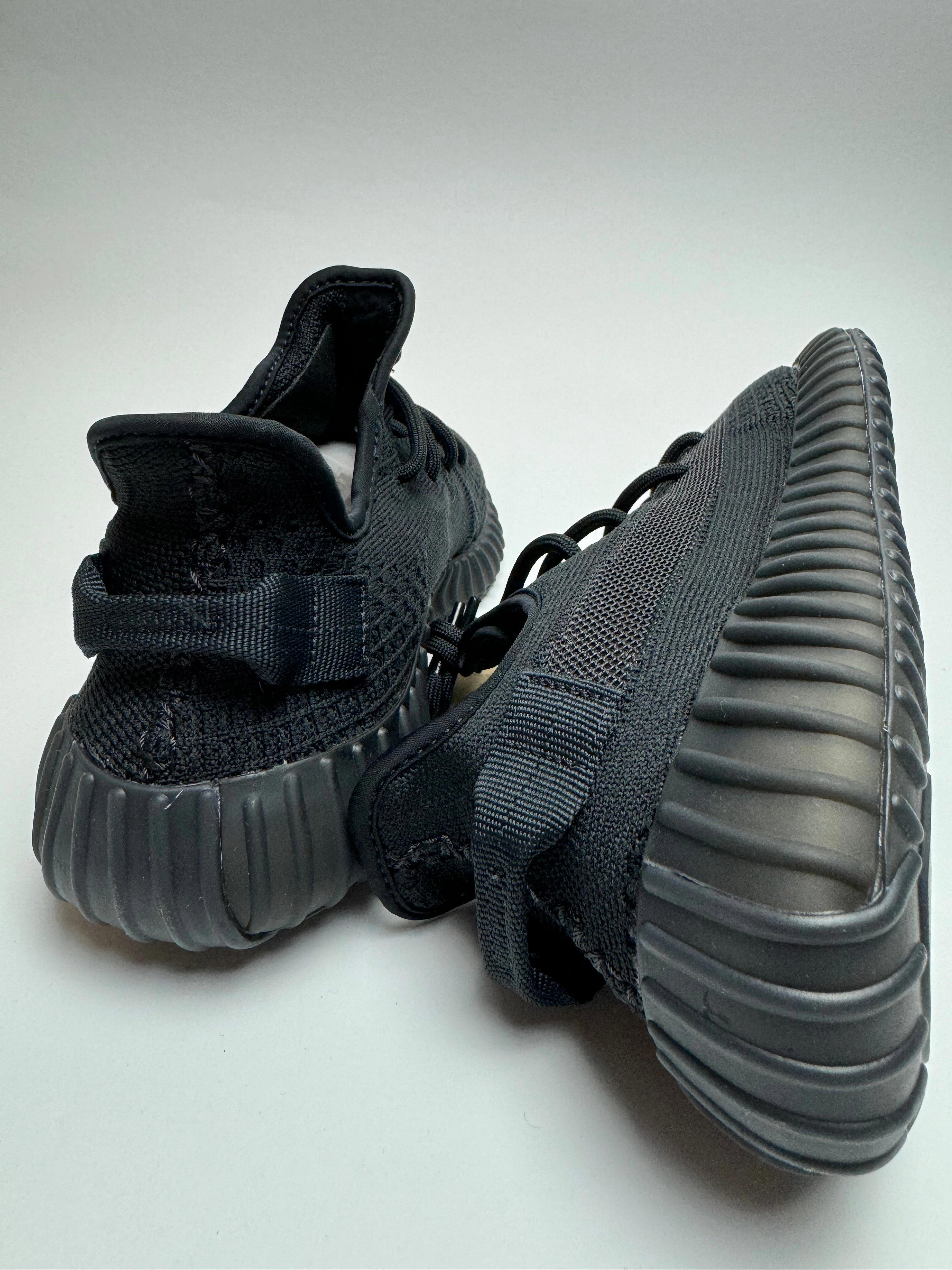 All Round Use Yeezy Boost 350 V2 "Onyx"