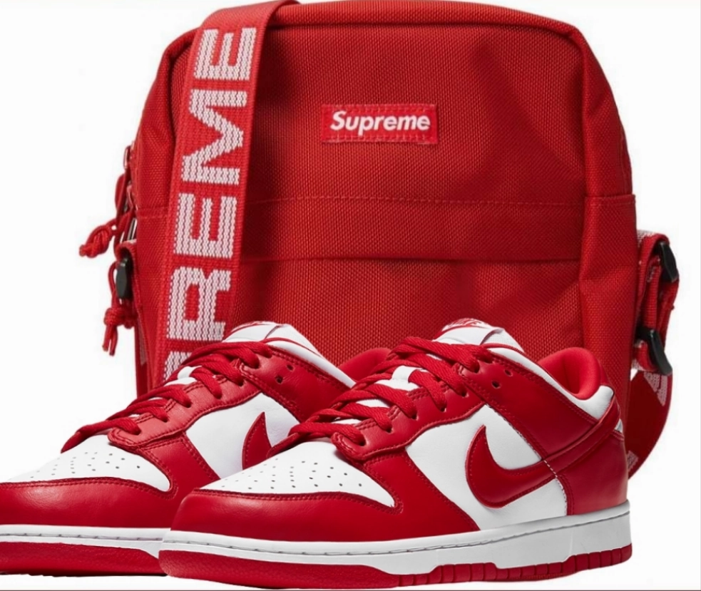 Combos Nike dunk low red and white  x Supreme neutral - colors shoes indoor exercise