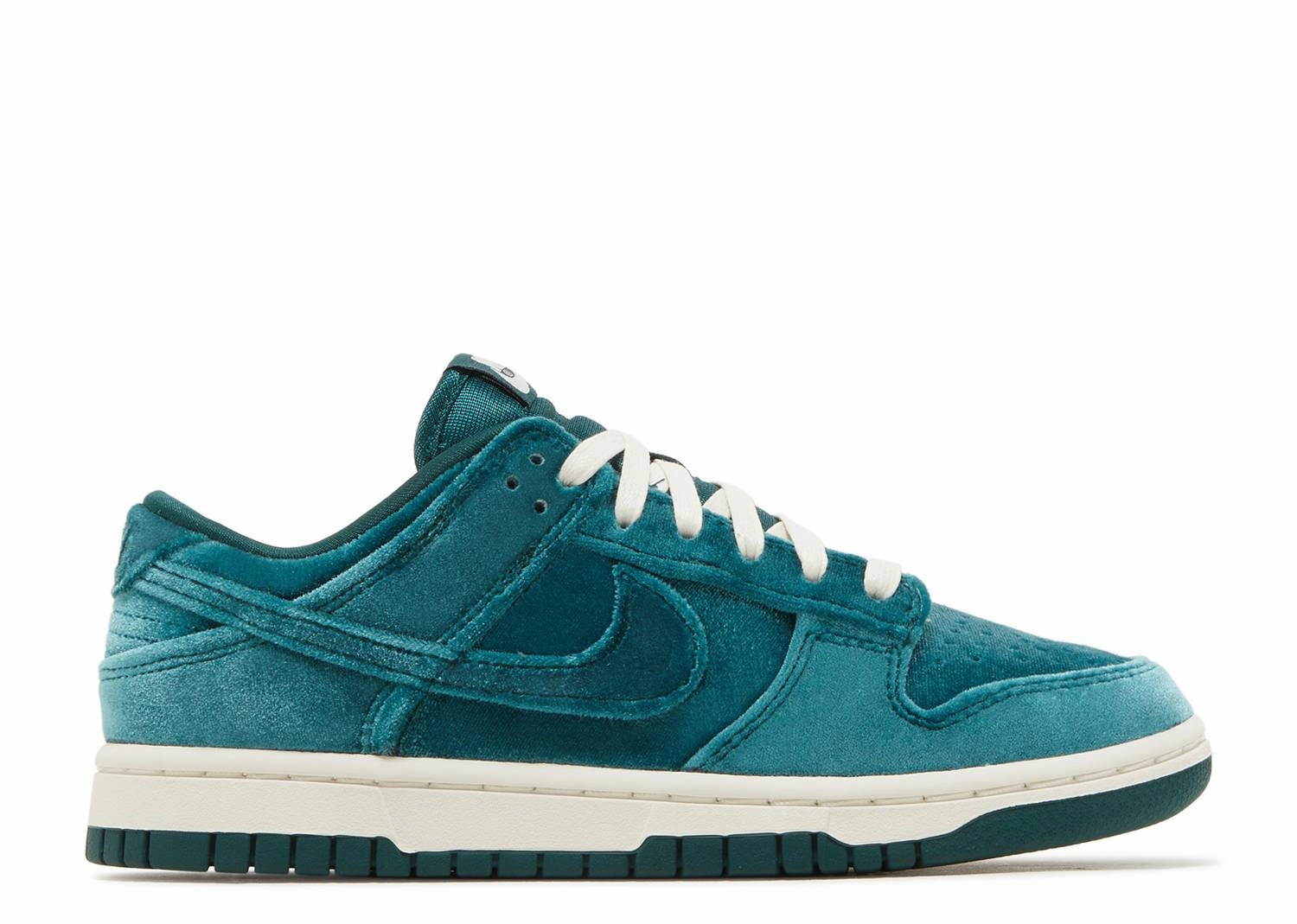 Wmns Nike Dunk Low "Green Velvet" (Wilmington Location) occasional - use shoes