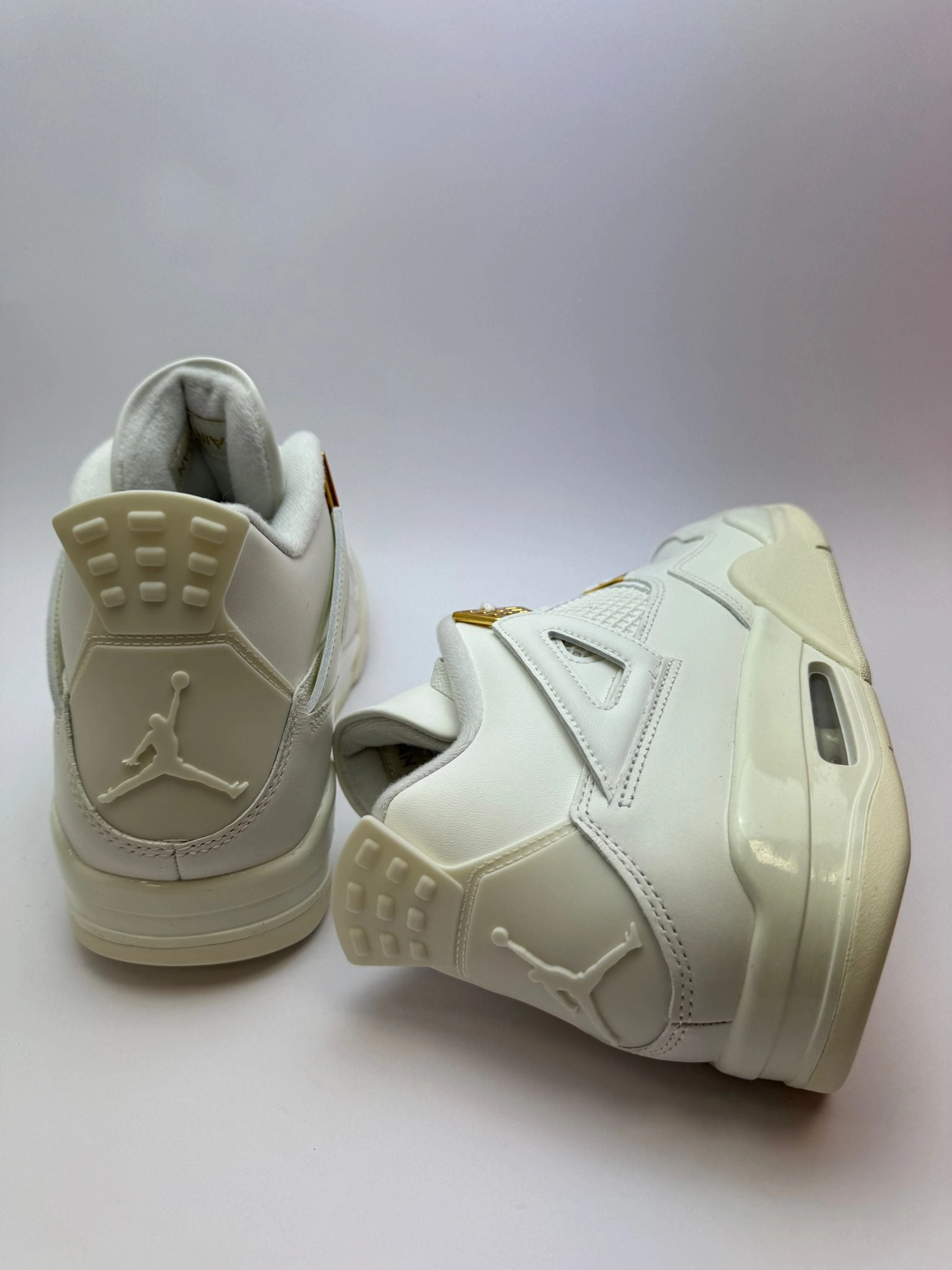 male athlete shoes Jordan 4 Retro "Metallic Gold"