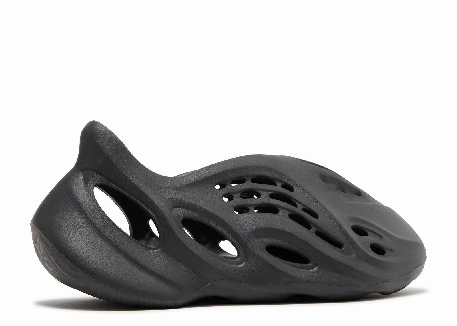 Adidas Yeezy Foam RNNR Onyx Foot Focus Adaptive Fit