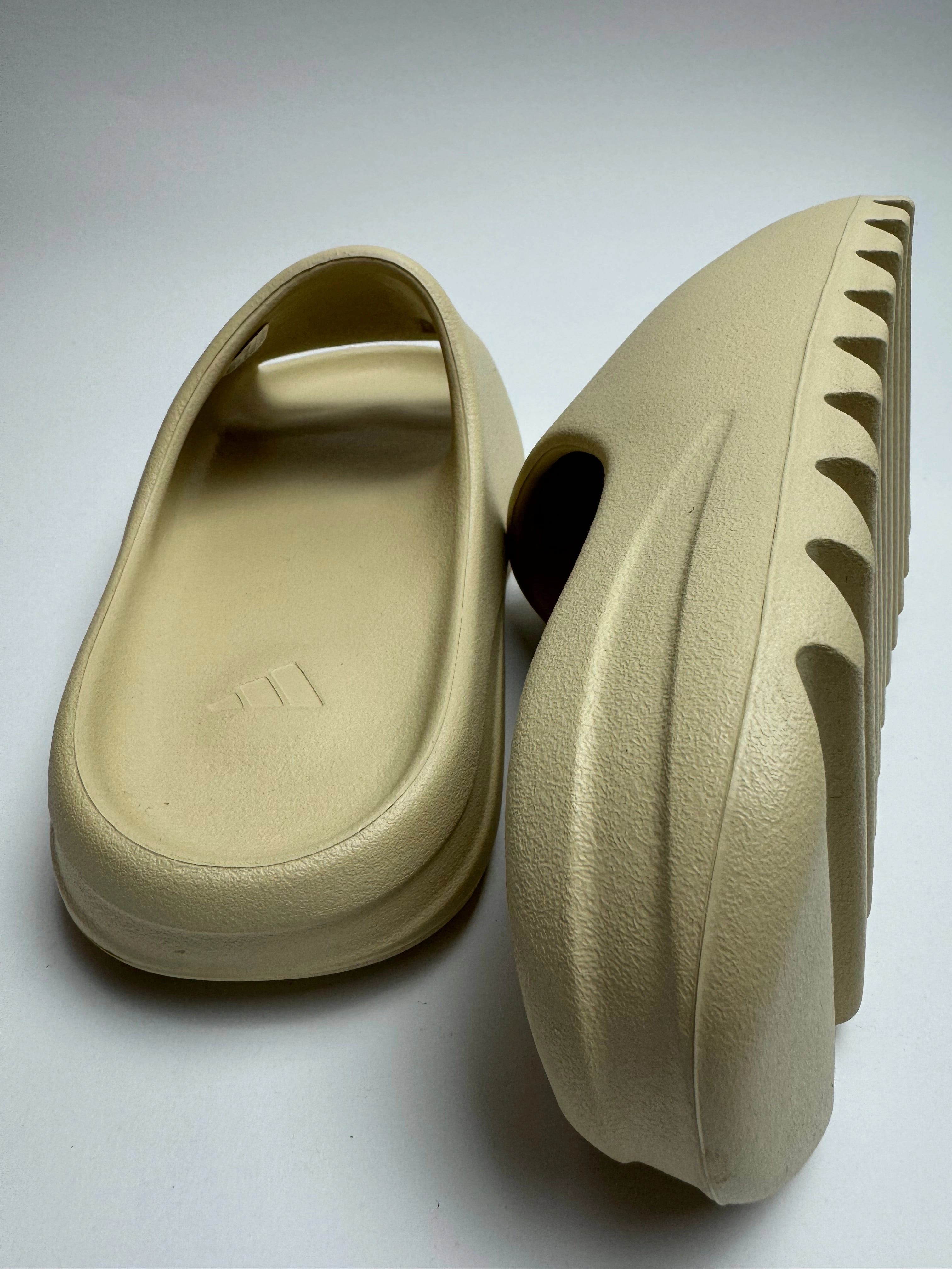 Yeezy Slide "Bone" Chill Slip-On Shoes