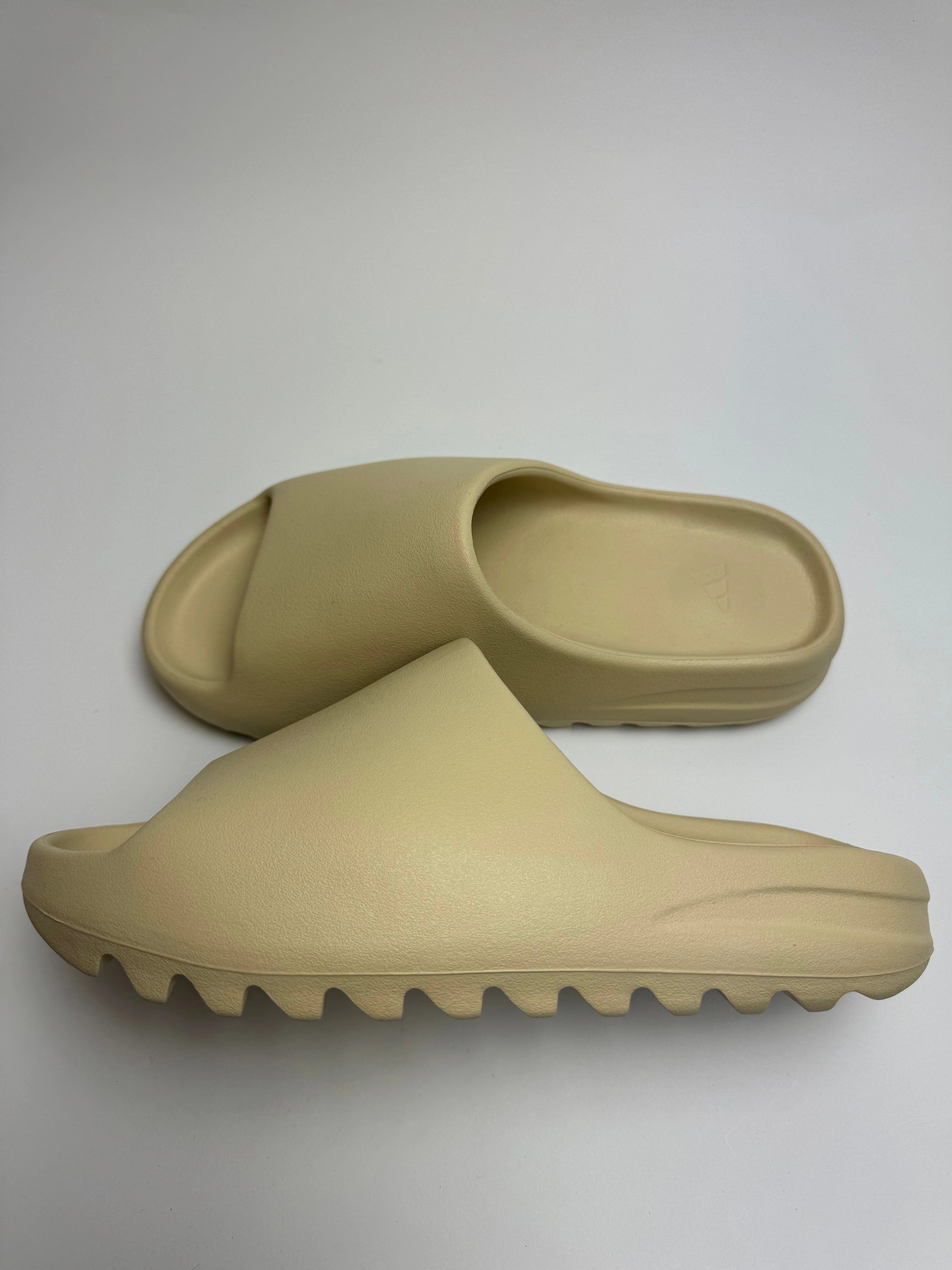 Light Responsive Yeezy Slide "Bone"