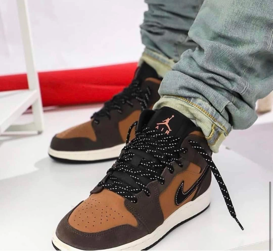 Jordan 1 Mid SE Dark Chocolate Sock Like Collar Travel Light