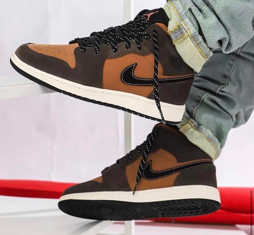 Jordan 1 Mid SE Dark Chocolate Breathable Choice Timeless Design