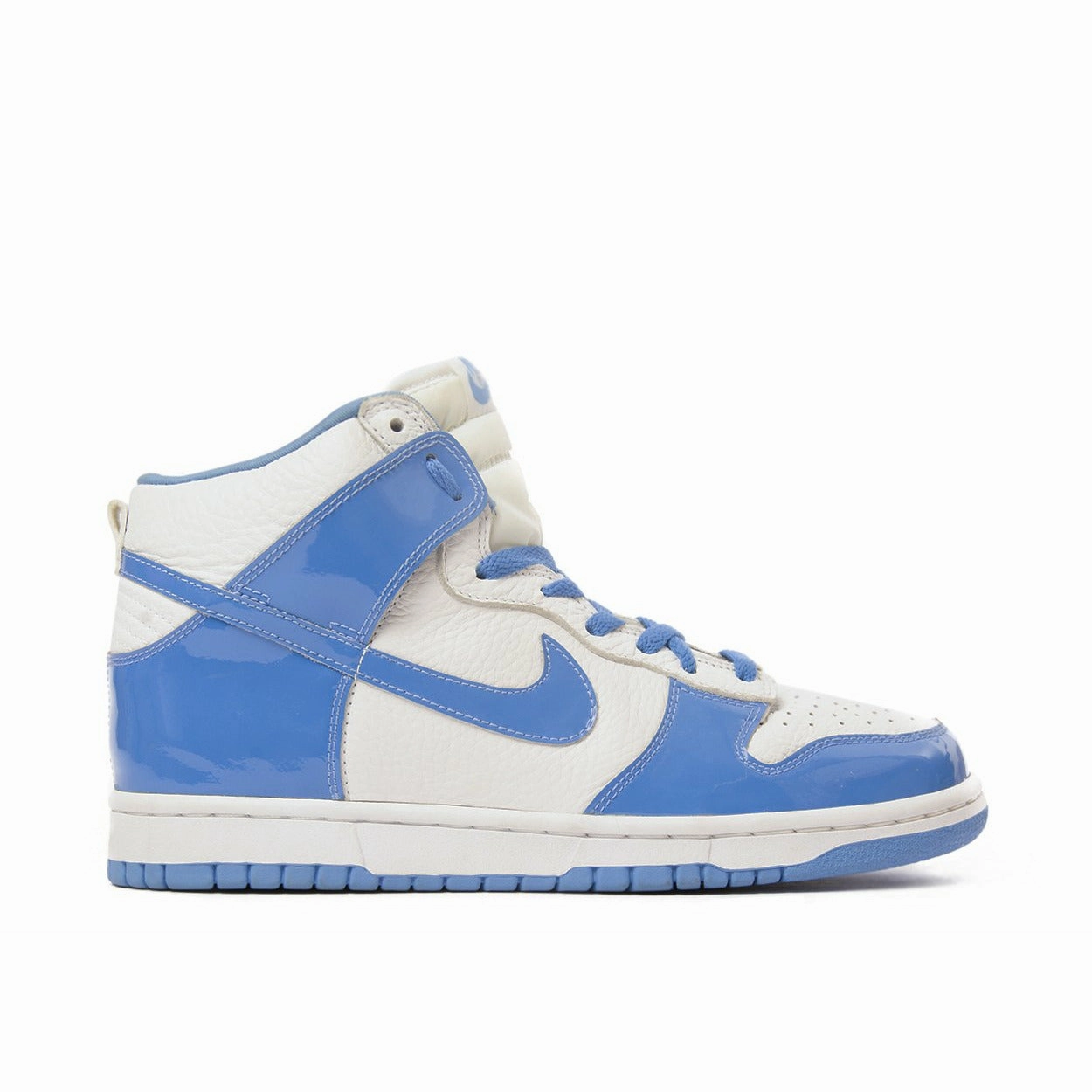 Dunk High (2001) "White Carolina" running in a bog area shoes