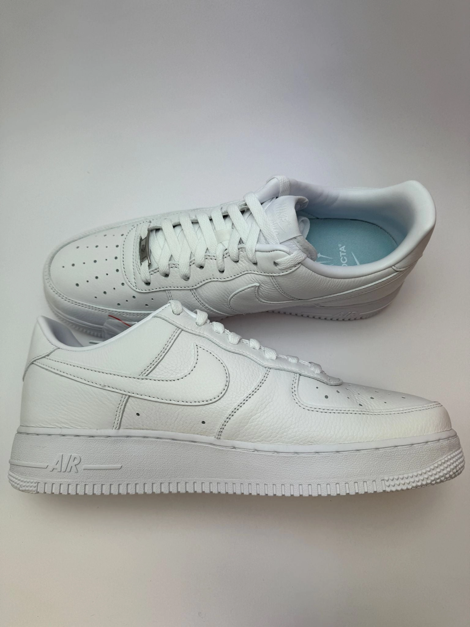 Nike Air Force?1 Low Certified Lover Boy ?C linke Au?enseite mit tonalem Swoosh und perforierter Toebox