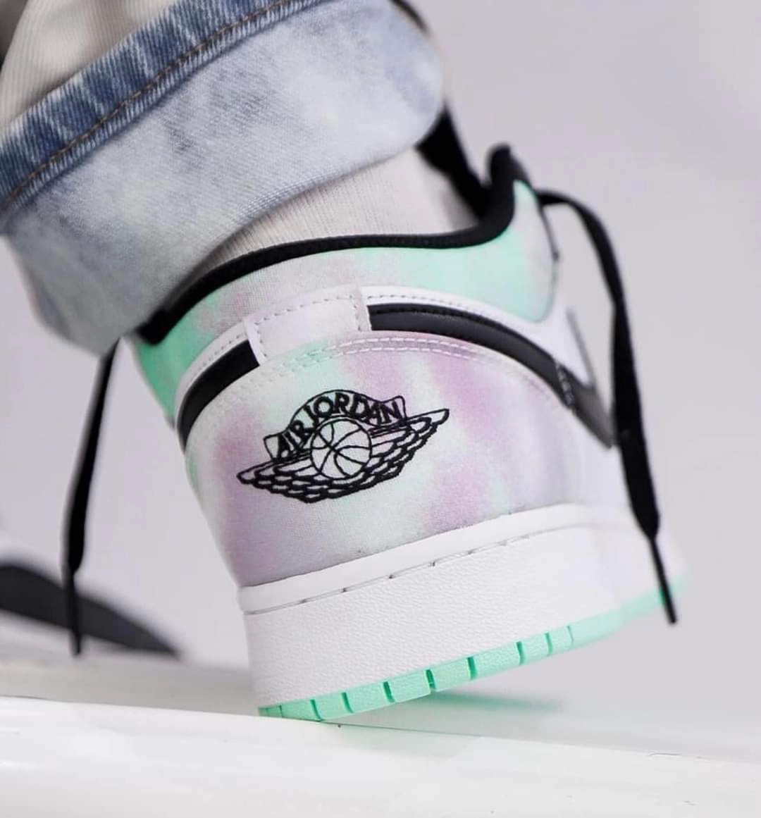 Jordan 1 LowTie-Dye Sneaker Accessories