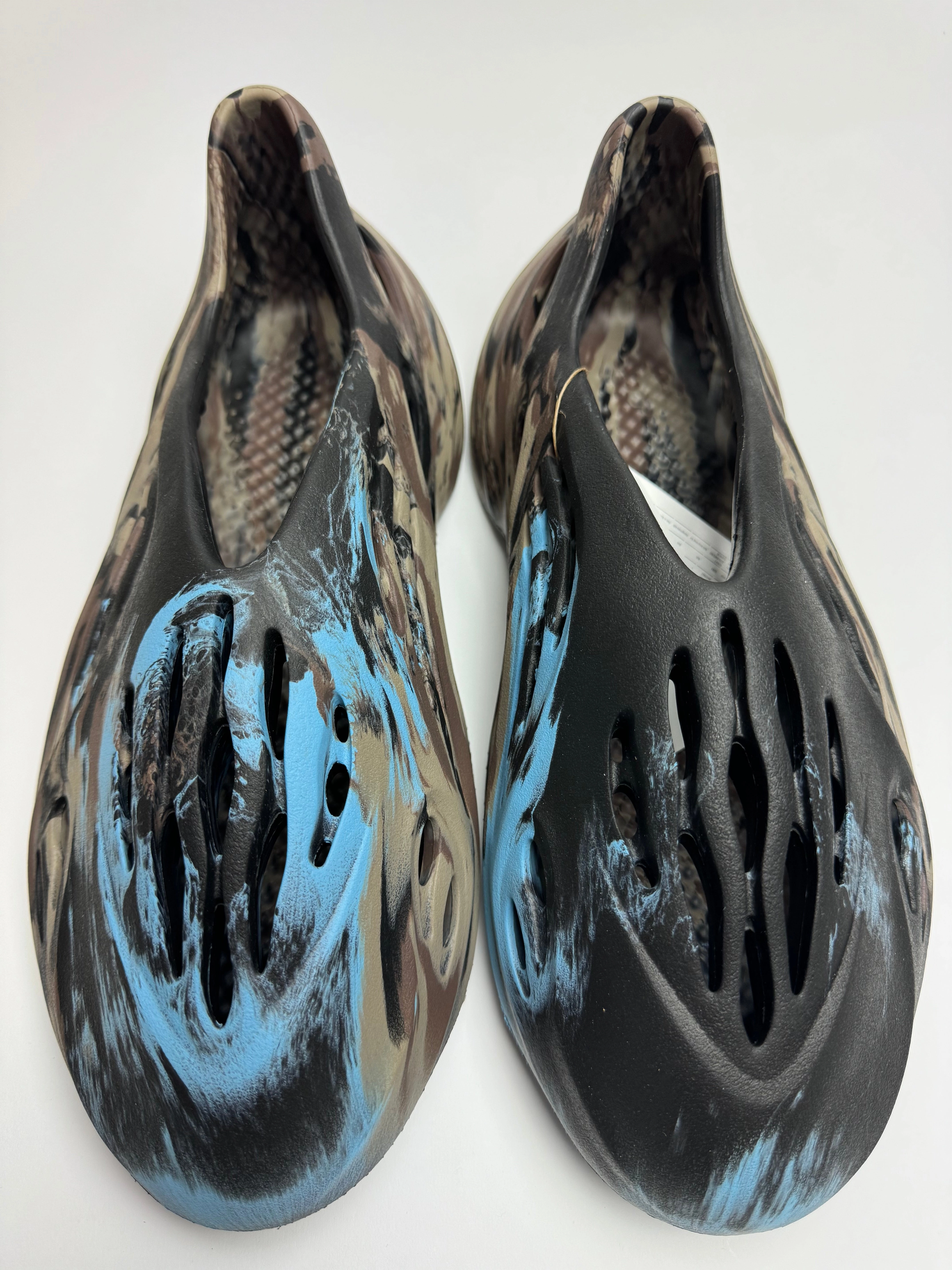 Soft Grip Yeezy Foam RNNR "MX Cinder"