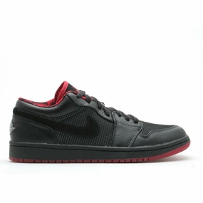 Step Comfort Air Jordan 1 Retro Low "Black Metallic Silver Varsity Red" (2007)