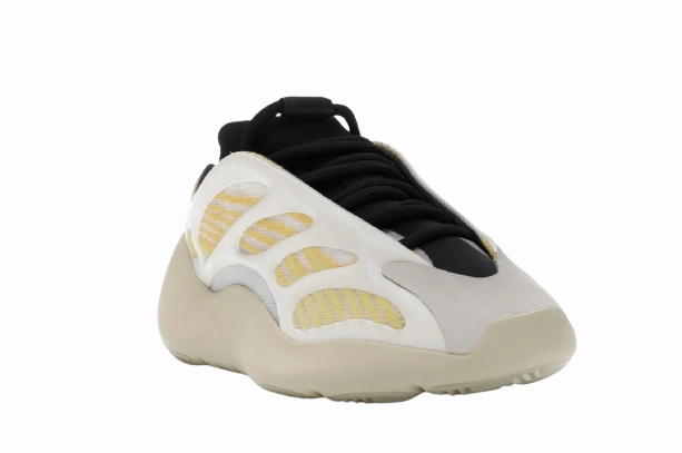 Synthetic Upper Drill Run YZY 700 V3 Safflower