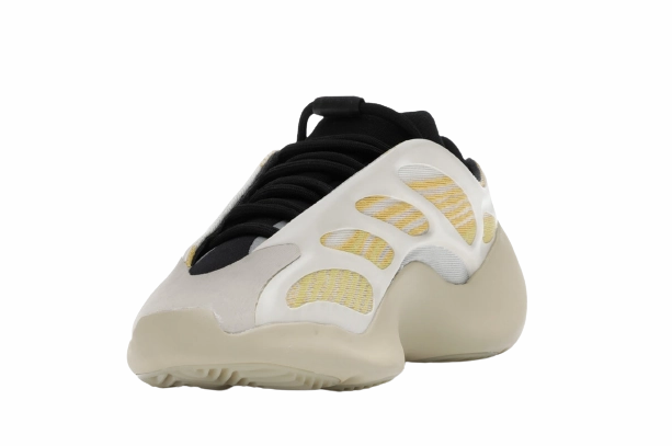 Walking Mood Easy Slip-On YZY 700 V3 Safflower