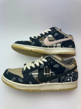 Nike SB Dunk Low "Travis Scott" Walking