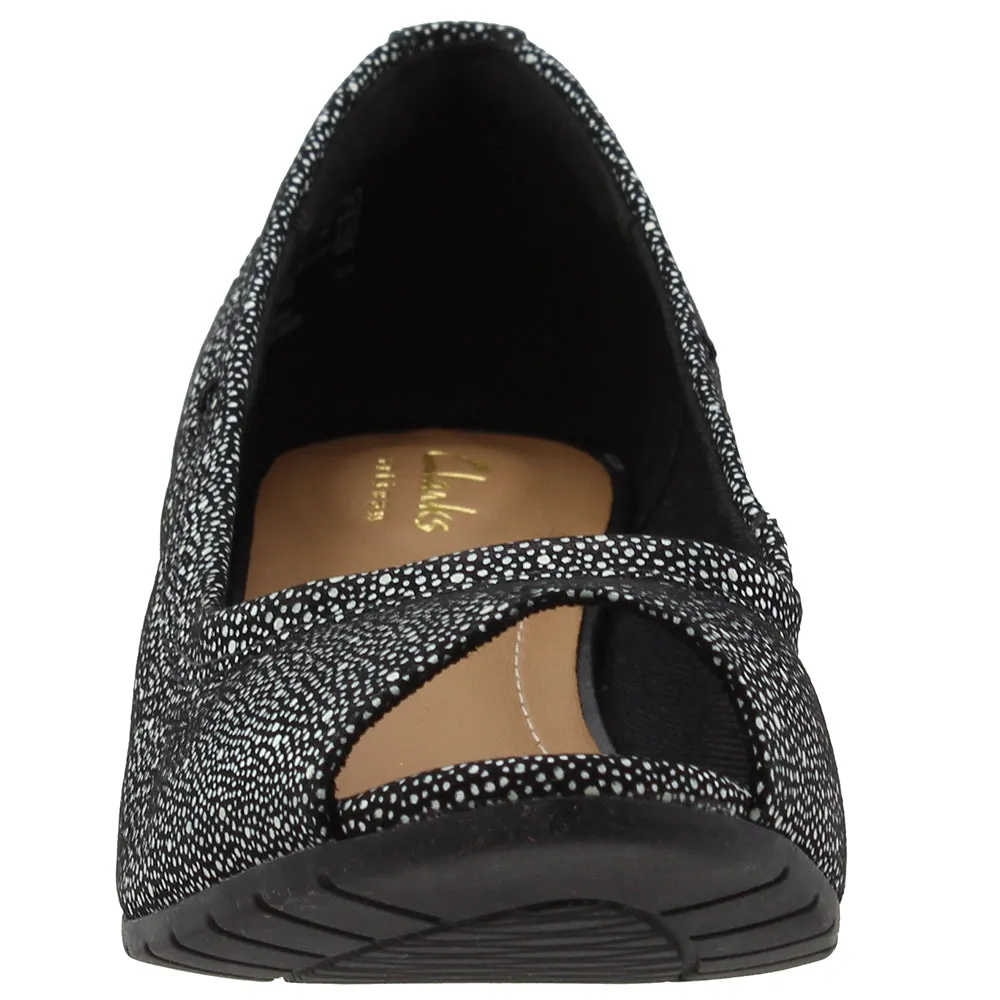 Vendra Daisy Glitter Peep Toe Pumps