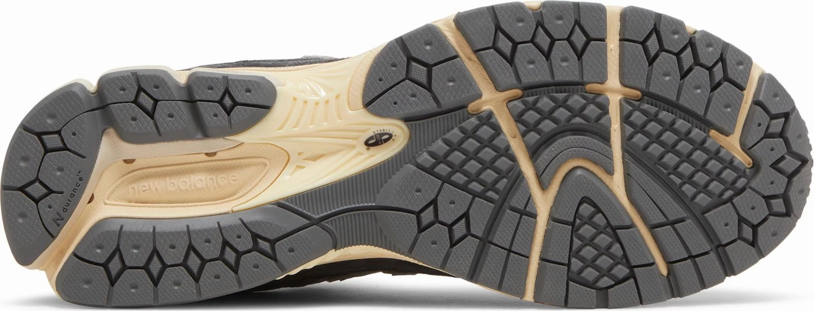 Neutral Motion New Balance 2002R Black Dark Grey