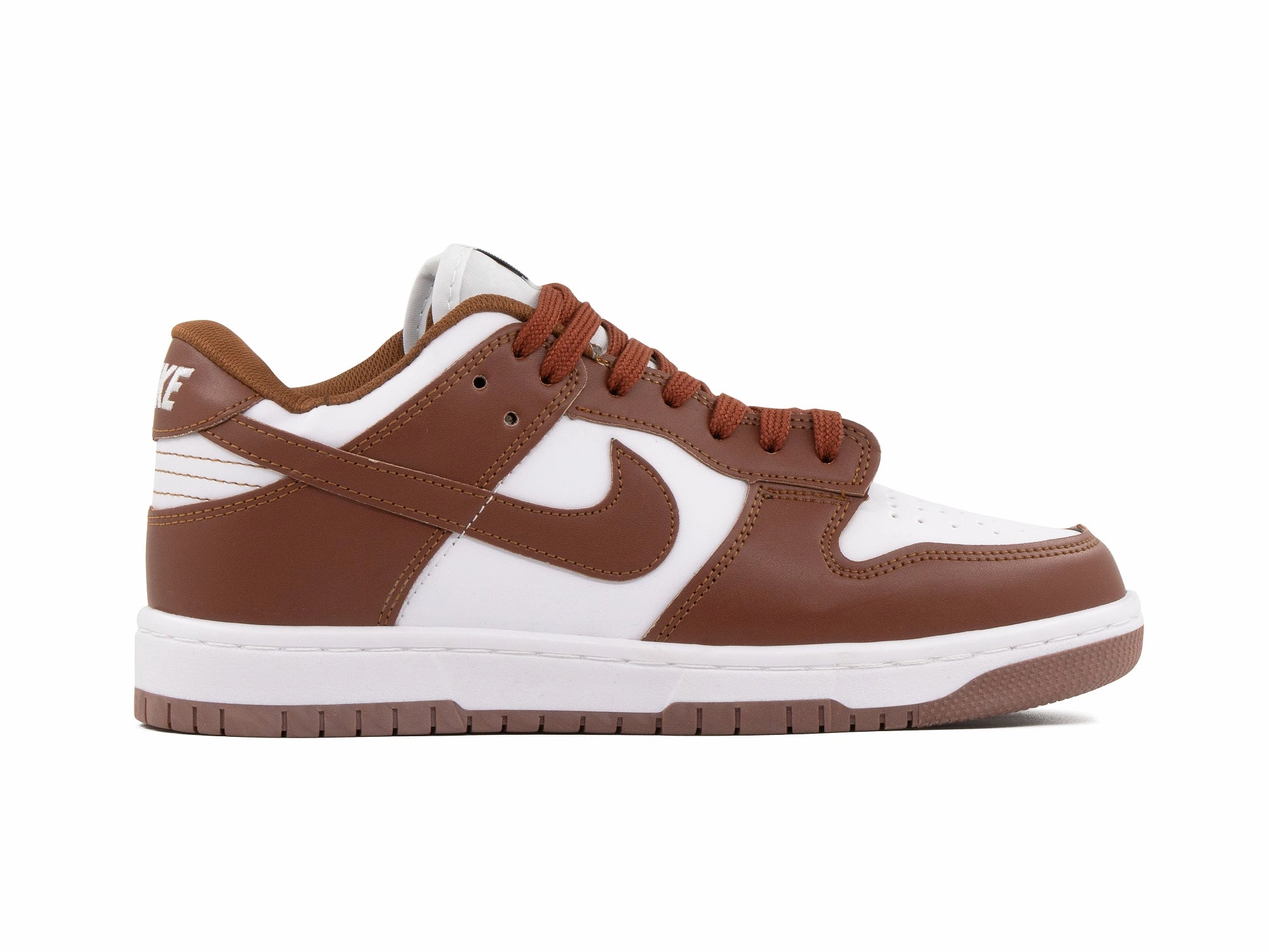 Tenis Dunk Low Blanco Chocolate running in a salt flat area shoes bold - patterns - style shoes