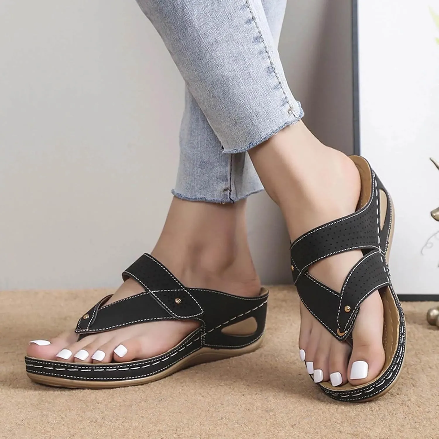 Women's Hollow Thick Soled Wedge Heeled Flip Flops For Beach Casual And Comfortable Sandals Slipper