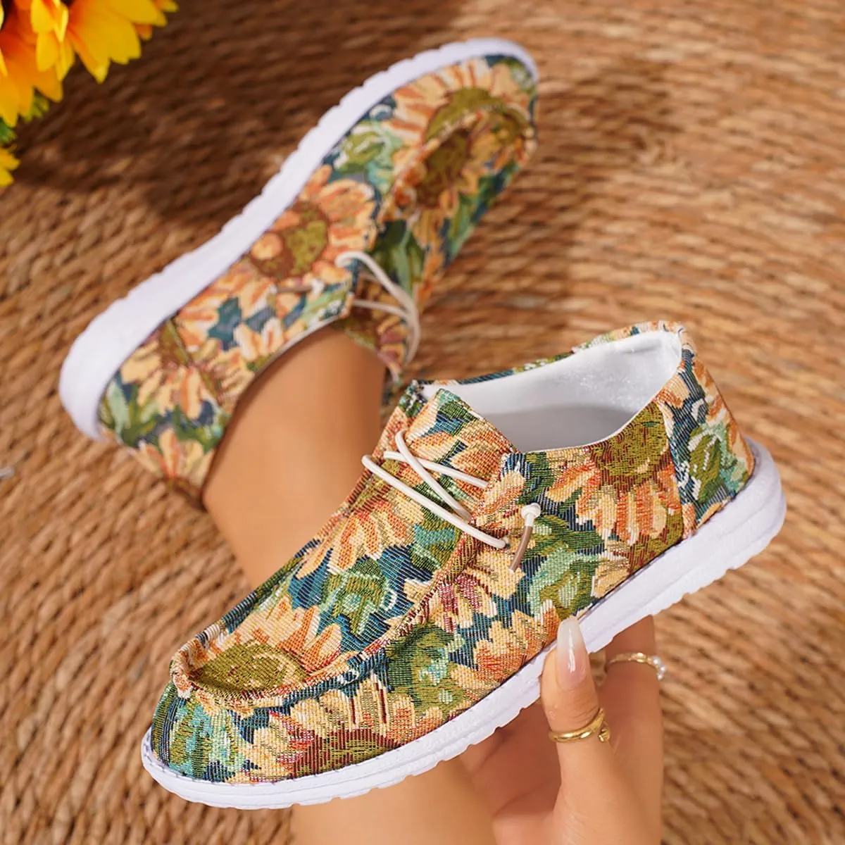 Women's Low Top Outdoor Walking Loafers Printing Slip On Breathable Canvas Loafers Round Toe Boat Shoes Casual Comfortable Lightweight Lace Up Shoes